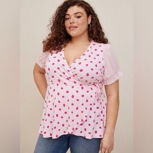 Torrid Studio Knit Chiffon Pink Puff Sleeve Surplice Top in Lips Print